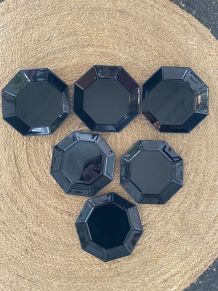 Assiettes noires octogonales années 80.