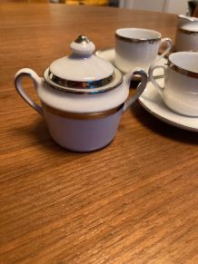 Dînette ancienne en porcelaine