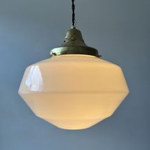 SUSPENSION ANCIENNE  EN OPALINE XXL 34 CM ART-DECO 