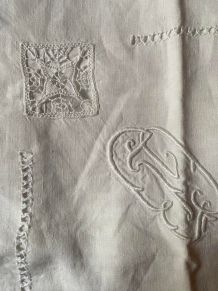 Taie d oreiller monogrammee années 1930.