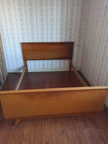 Lit années 1970 en bois vernis