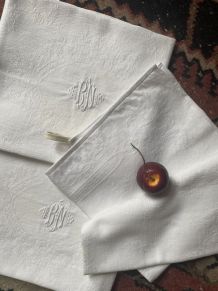 3 torchons en fil de coton damassé monogramme BN.