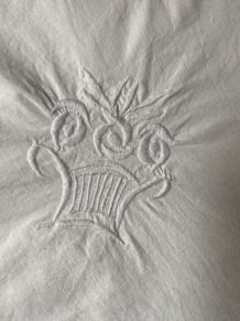 Paire taies d oreiller brodée et monogrammee.