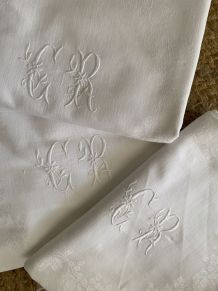 3 torchons en fil de coton damassé monogramme CR.