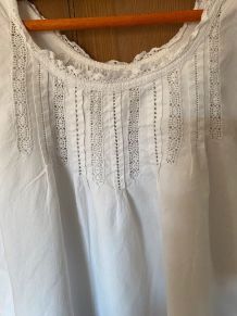 Chemise ancienne coton blanc et dentelle.