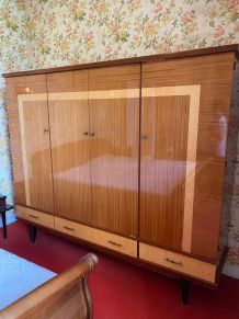 Armoire vernis 4 portes + lit 