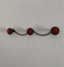 Portemanteau vintage 1960 rouge et noir 3 patères mural - 45
