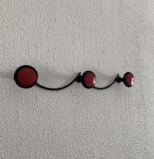 Portemanteau vintage 1960 rouge et noir 3 patères mural - 45