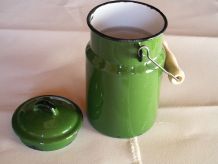 Pot à lait émaillé ancien