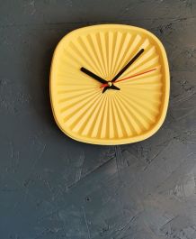 Horloge pendule murale vintage silencieuse Tupperware jaune
