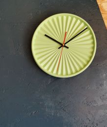 Horloge pendule murale vintage silencieuse Tupperware vert
