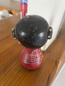 Poupée kokeshi ancienne .