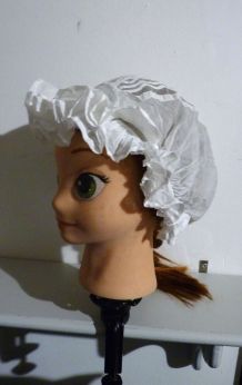Coiffe ancienne brodée main Deux-sèvres (bonnet)