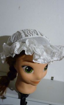 Coiffe ancienne brodée main Deux-sèvres (bonnet)