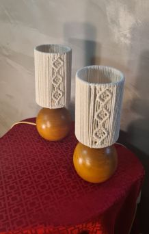 lampes de chevet boule bois massif et abat jour tressé blanc