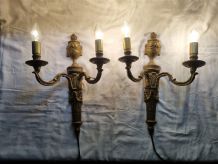 Paire d’appliques murales en bronze de style Louis XVI 