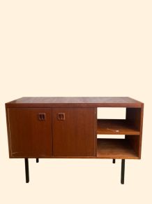 Enfilade vintage petit format pieds métal noirs