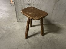 Tabouret en bois tripode
