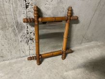 Miroir en bois faux-bambou