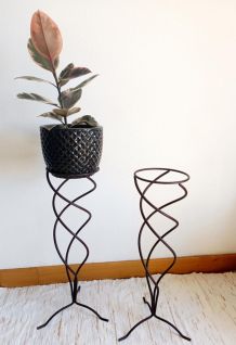 Paire de porte plantes en fer forgé torsadé 