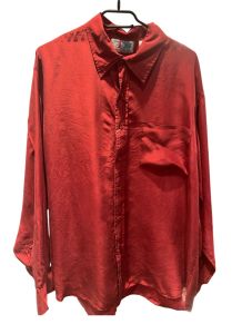 Chemise en soie rouge 