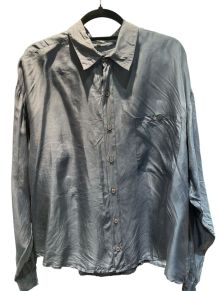 Chemise en soie bleu marine 