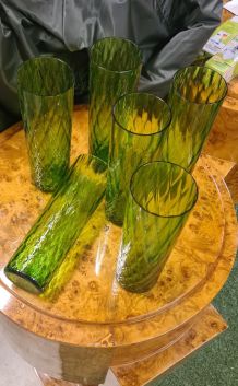 verre cristal emeraude 1970 a facettes , tres bonne etat 19x