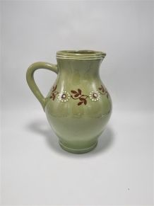 Pichet en terre cuite