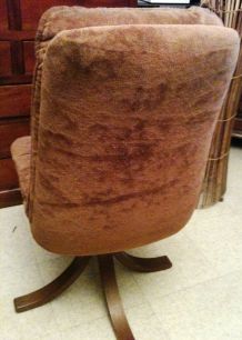 CHAISE OU FAUTEUIL PIVOTANT EN VELOURS, PIEDS BOIS