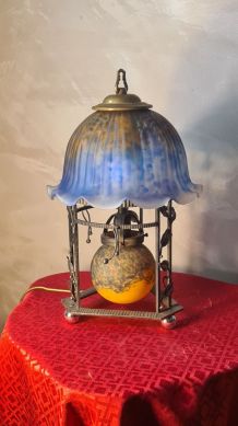 lampe kiosque fer forgé  1930 art deco pate de verre moulé ,