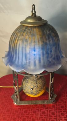 lampe kiosque fer forgé  1930 art deco pate de verre moulé ,