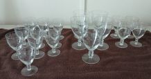 Lot 19 verres en cristal décor trèfle vintage