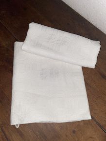 Paire beaux torchons fil de coton damassé monogramme BM.