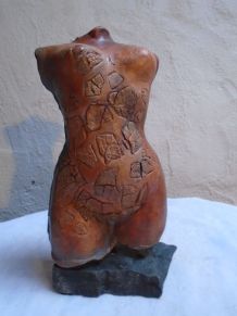 Buste vestige sur socle pierre 