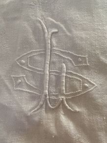Nappe ancienne en fil de coton damassé  monogramme SL.