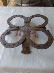 Dessous de plat fer a cheval 