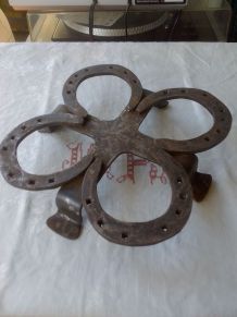 Dessous de plat fer a cheval 