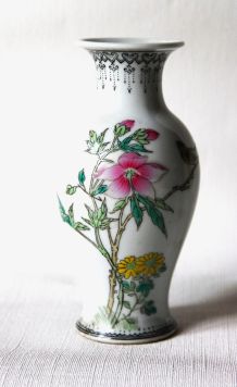 Vase décoratif vintage asiatique Chine. Joli décor fleuri - 