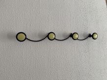 Portemanteau vintage 1960 mural jaune banane 4 patères - 65 