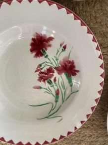 6 assiettes creuses anciennes pour 2 modèles.