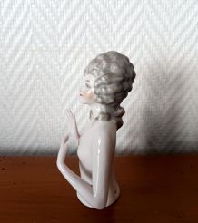 Demi figurine Marie-Antoinette porcelaine allemande 
