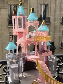 Chateau disney  son et lumieres, carrosse et figurines