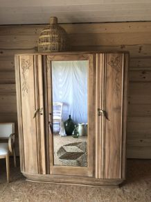 Armoire art déco, bois massif et miroir biseauté 