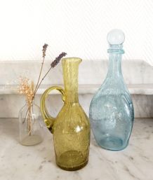 Deux carafes en verre bullé style Biot 