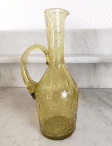 Deux carafes en verre bullé style Biot 