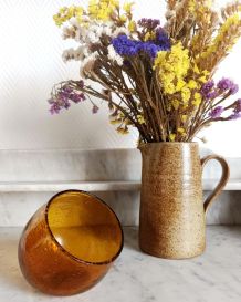 Bol ou verre penché ambré signé Biot 