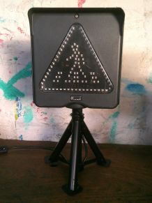 Feu signalisation piéton sur pied 