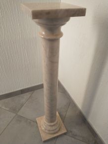 Colonne en marbre du Portugal