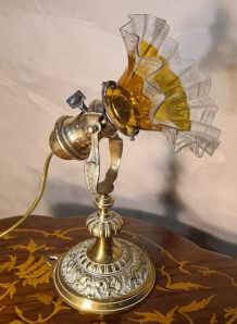 lampe1920 bronze et laiton a bascule et tulipe translucide e