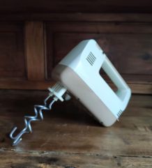 Batteur Major electronic Moulinex (modèle 680)